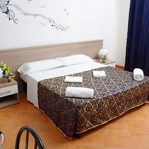Hotel Centrale מלון