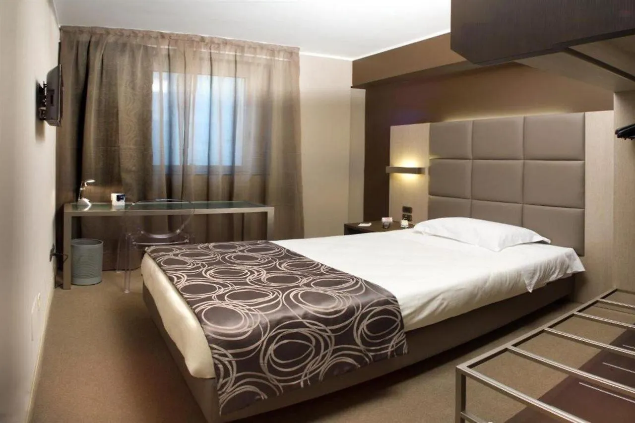 Hotel Soperga Milano 3*,